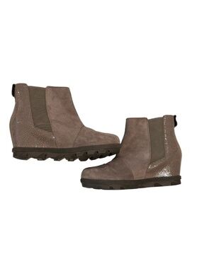 Sorel Joan of Arctic Wedge Chelsea Boot NWOT Size 5 Waterproof Suede
